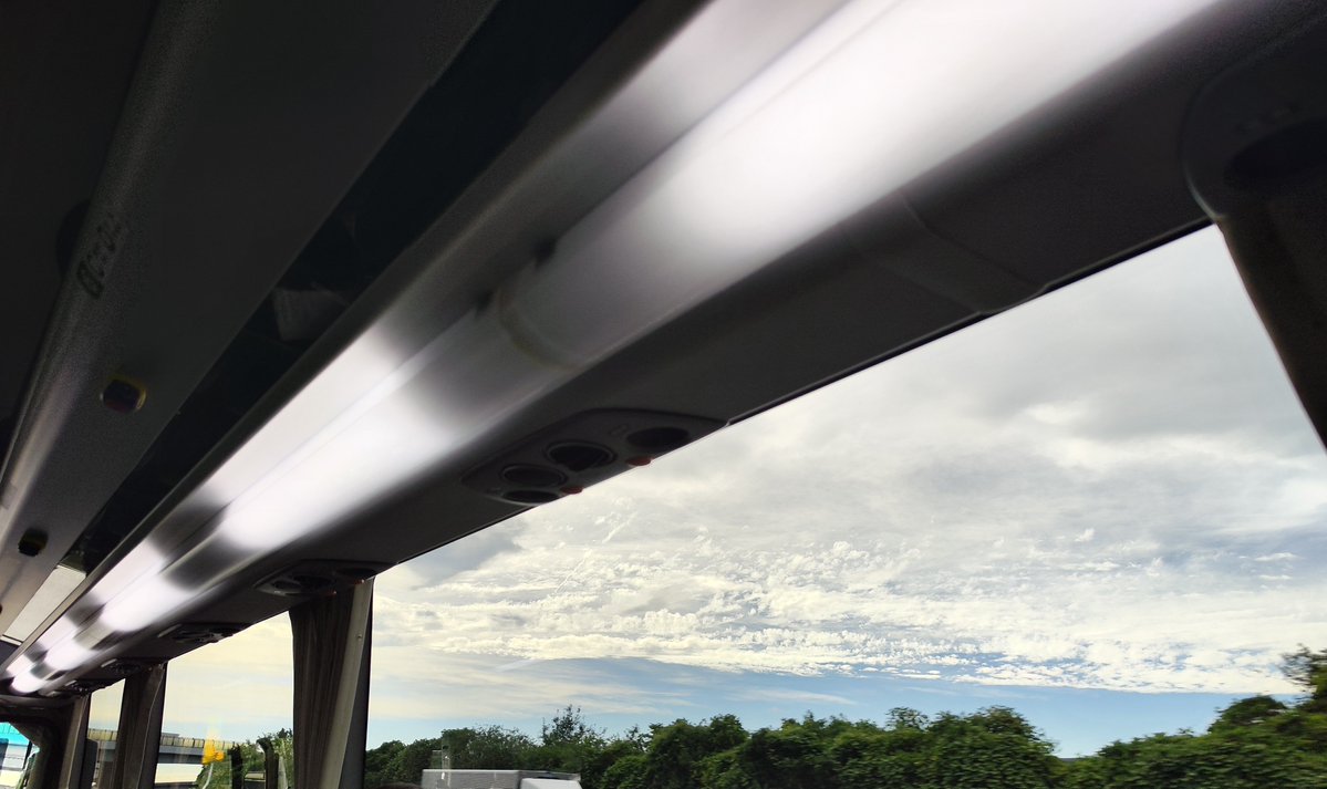 sellpha's tweet photo. 東海チホーに近づいてきたからか空が見えますわ。 https://t.co/0ZC6lMdT48