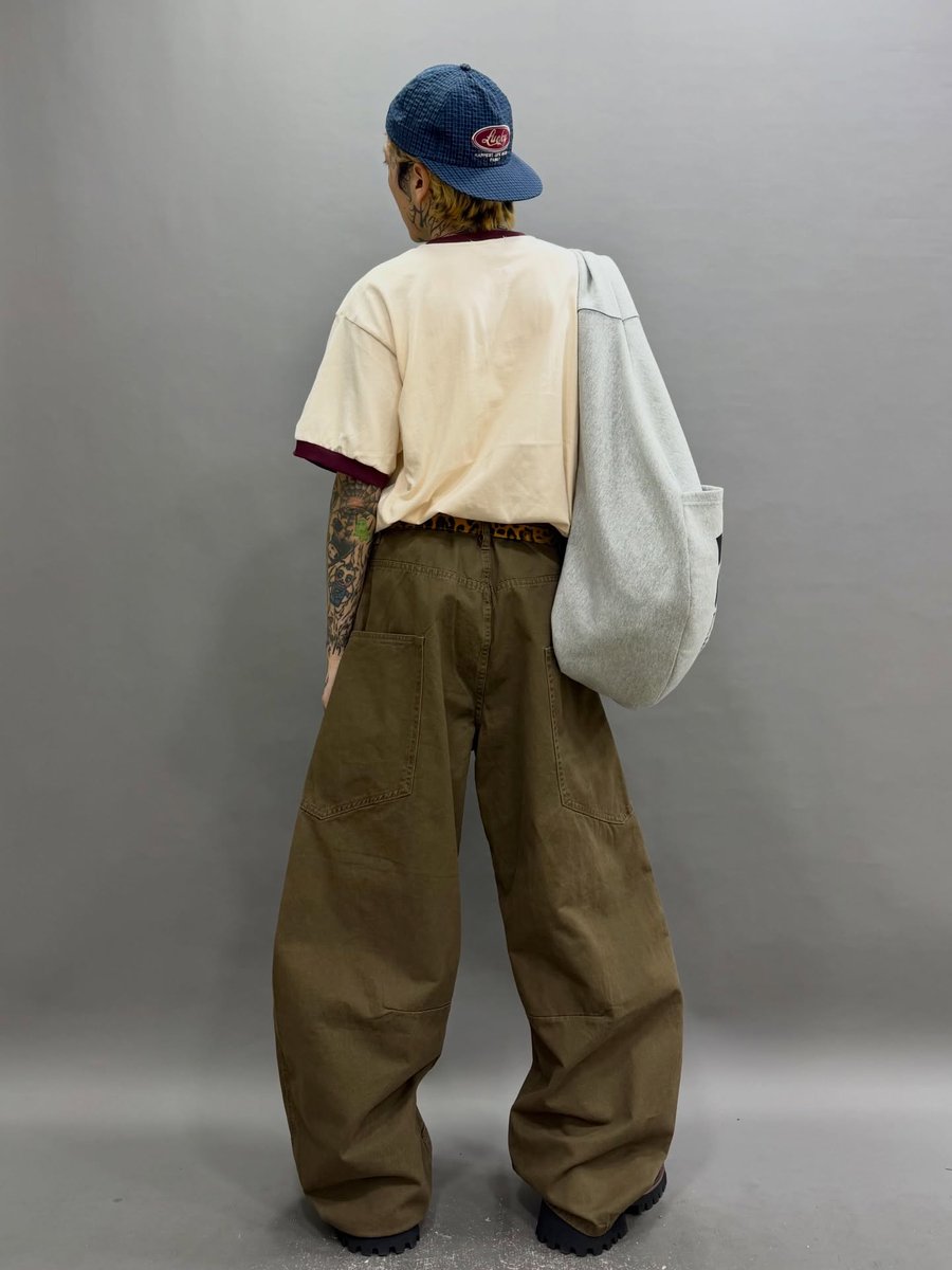PollyPatriquin's tweet photo. Navy checkered cap, Virgin Mary necklace, beige Lethargy print tee, brown curved draped pants, leopard-print belt, cap keychain, and sand-colored chunky loafers. One-time purchases over $800 qualify for VIP discounts: 10% off Korean items and 5% https://t.co/t6lDrEb3Zv