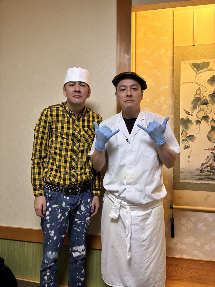 J_REXXX1986's tweet photo. どっちが寿司職人でどっちがJ-REXXXでしょうか？

#三五郎寿司下町店
#二戸市 https://t.co/RqAF4DBBSq