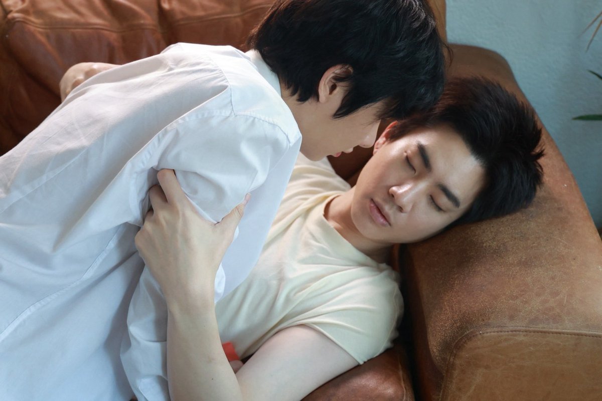 GunShotSeries's tweet photo. แล้วดูสเตปปปปปปปปปป ฮีแกล้งหลับ ฮีแกล้งละเมอ ฮีอยากแกล้งน้องมินิ วันวันของตำรวจชื่อกองพลอ่าาาาาาา 😁

#GunshotSeries #GMMTV
@off_tumcial  @AtthaphanP https://t.co/g1ySf4Tlcd
