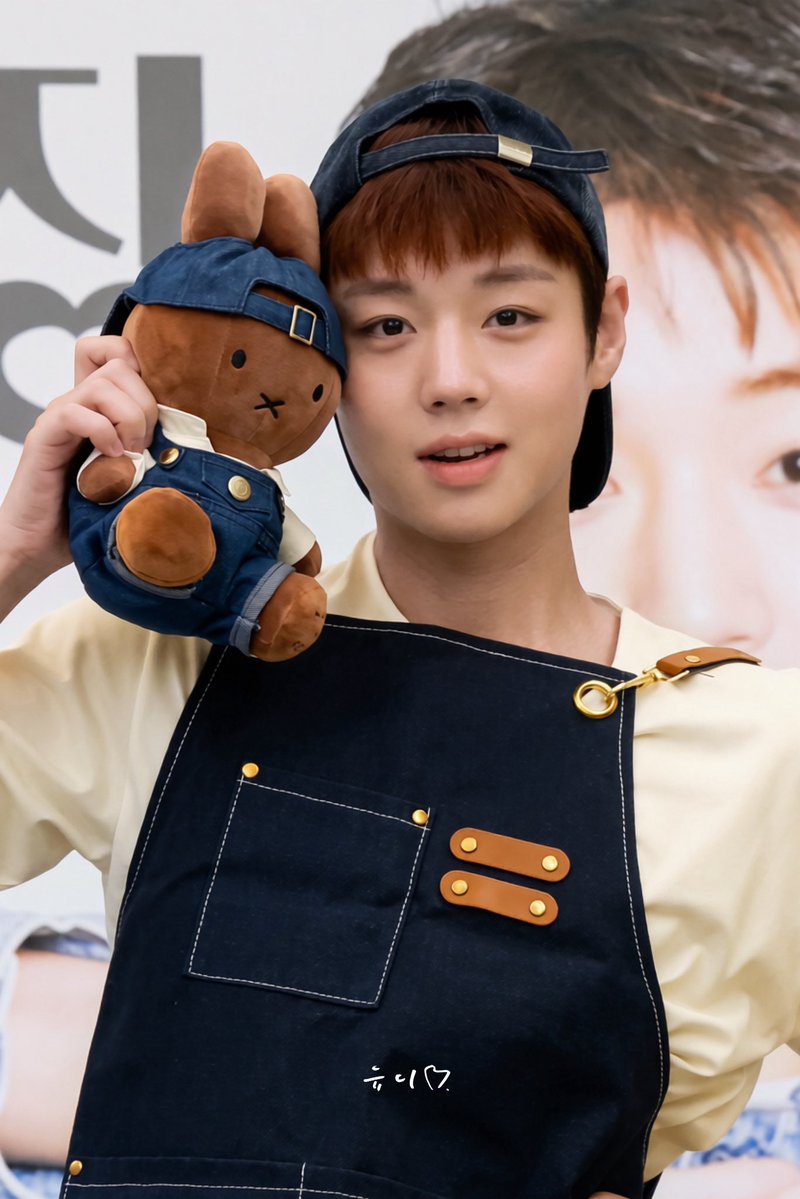 yuiovvo's tweet photo. 260919 박지훈 기영이 팬싸인회

..나만 보려다가 풉니다
남자의 팔뚝 
그리고 귀여워 죽겠는 사진 https://t.co/IE8Yj9hqi3