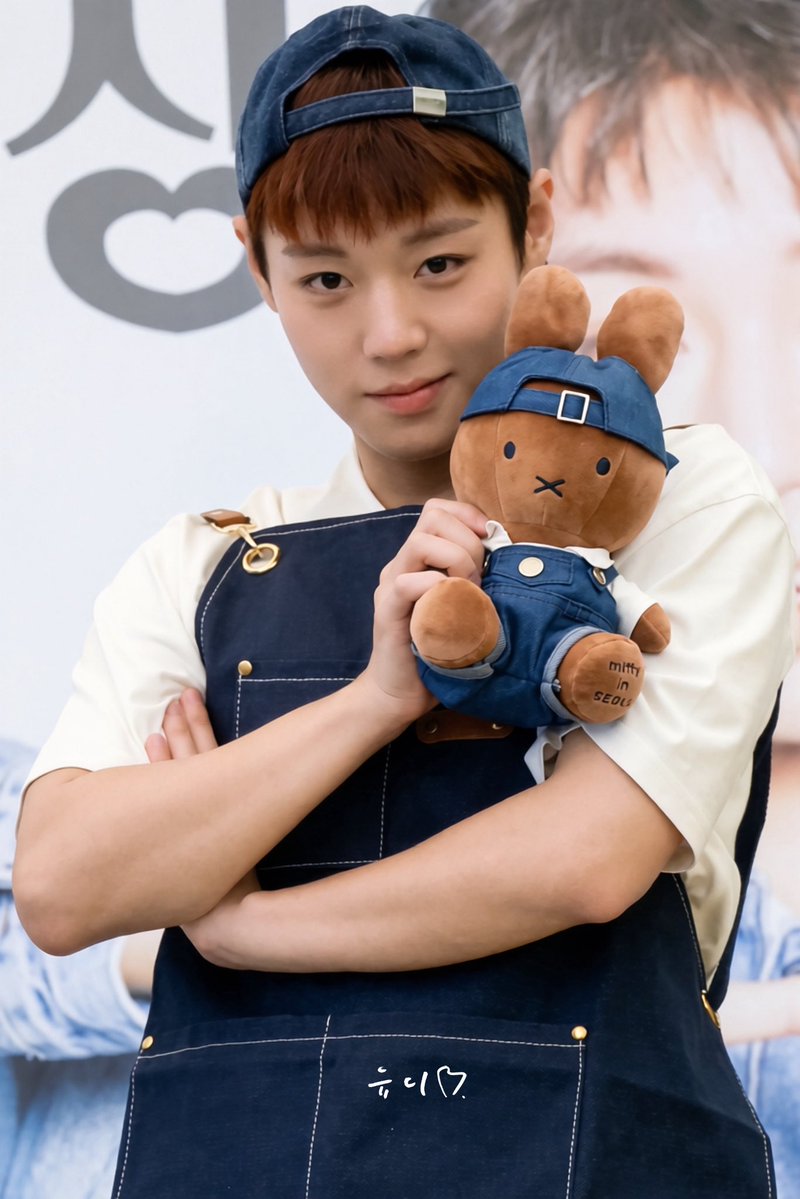 yuiovvo's tweet photo. 260919 박지훈 기영이 팬싸인회

..나만 보려다가 풉니다
남자의 팔뚝 
그리고 귀여워 죽겠는 사진 https://t.co/IE8Yj9hqi3