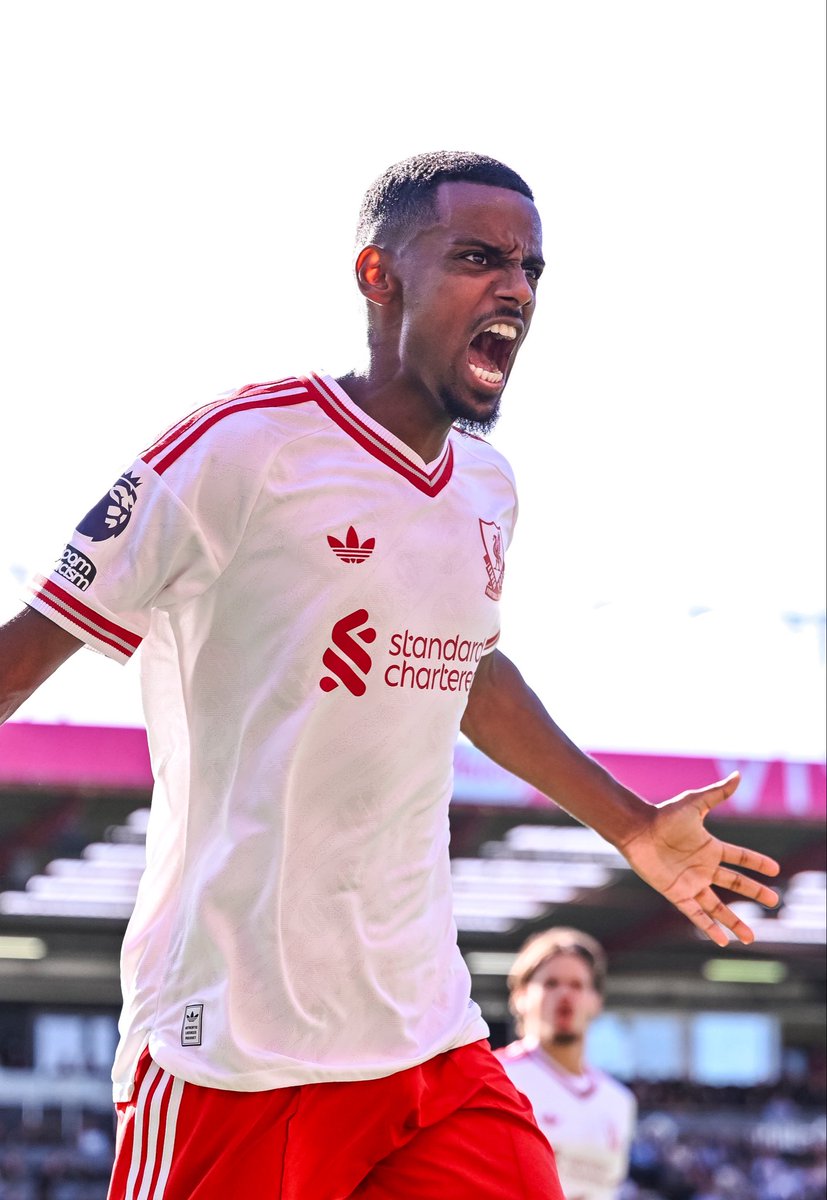 SamueILFC's tweet photo. Happy 27th birthday, Alexander Isak! 🇸🇪 🔴 https://t.co/v4TRnXxxsV