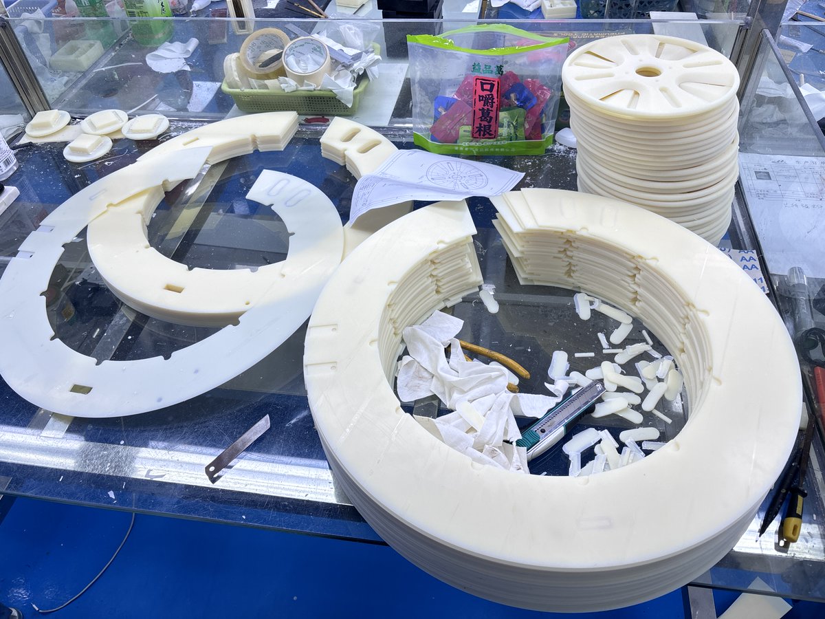 7shangan's tweet photo. Some shots from the workshop today —— CNC machining the outer shell of a wheel hub in plastic.

Once machining is done, every piece still needs to be deburred by hand.

DM me for custom plastic parts!

https://t.co/WaySNHVJMK

#CNCMachining #PlasticMachining #Manufacturing https://t.co/qezT71320S