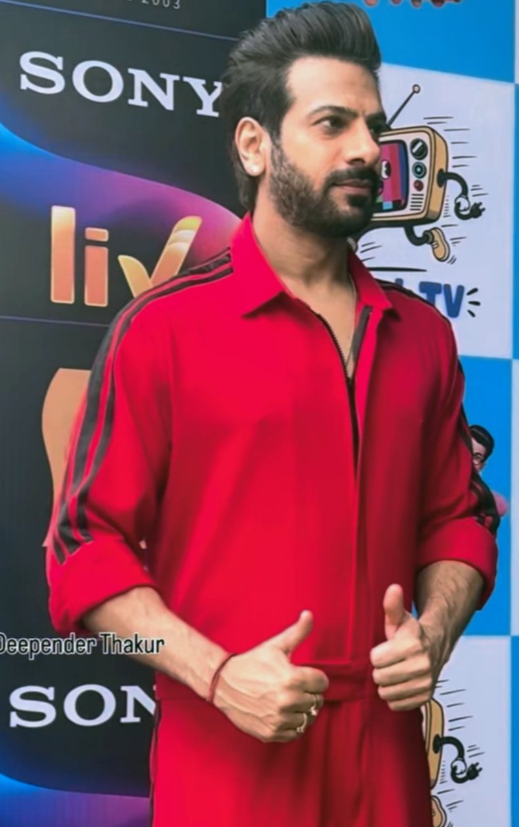 Mahi_Way33's tweet photo. Lights,camera,action.back on t.v screen soon on Indian game show.ready to watch his fun n sporty side?🔥
@KaranVeerMehra 
#karanveermehra
#sony
#gameshow https://t.co/Sgs7UeZ6Lg