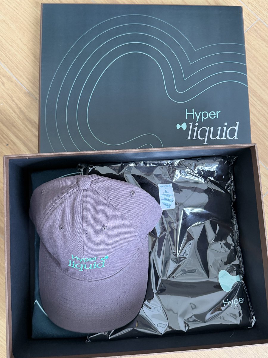 vanisaxxm's tweet photo. 你们想要的 @HyperliquidX 周边来了！
中文台深知每个人都被币/股伤过，特此举办一场吐槽大会。
大家不妨把自己的故事讲出来，狠狠吐槽，万一能拿到9.99个$HYPE呢？
参与吐槽大会，请移步到原帖。

想要Hyperliquid周边，在这里参与👇
fo @hleco_cn @vanisaxxm +三连
优先送给参与吐槽大会的朋友。 https://t.co/lsaAH2GyMA