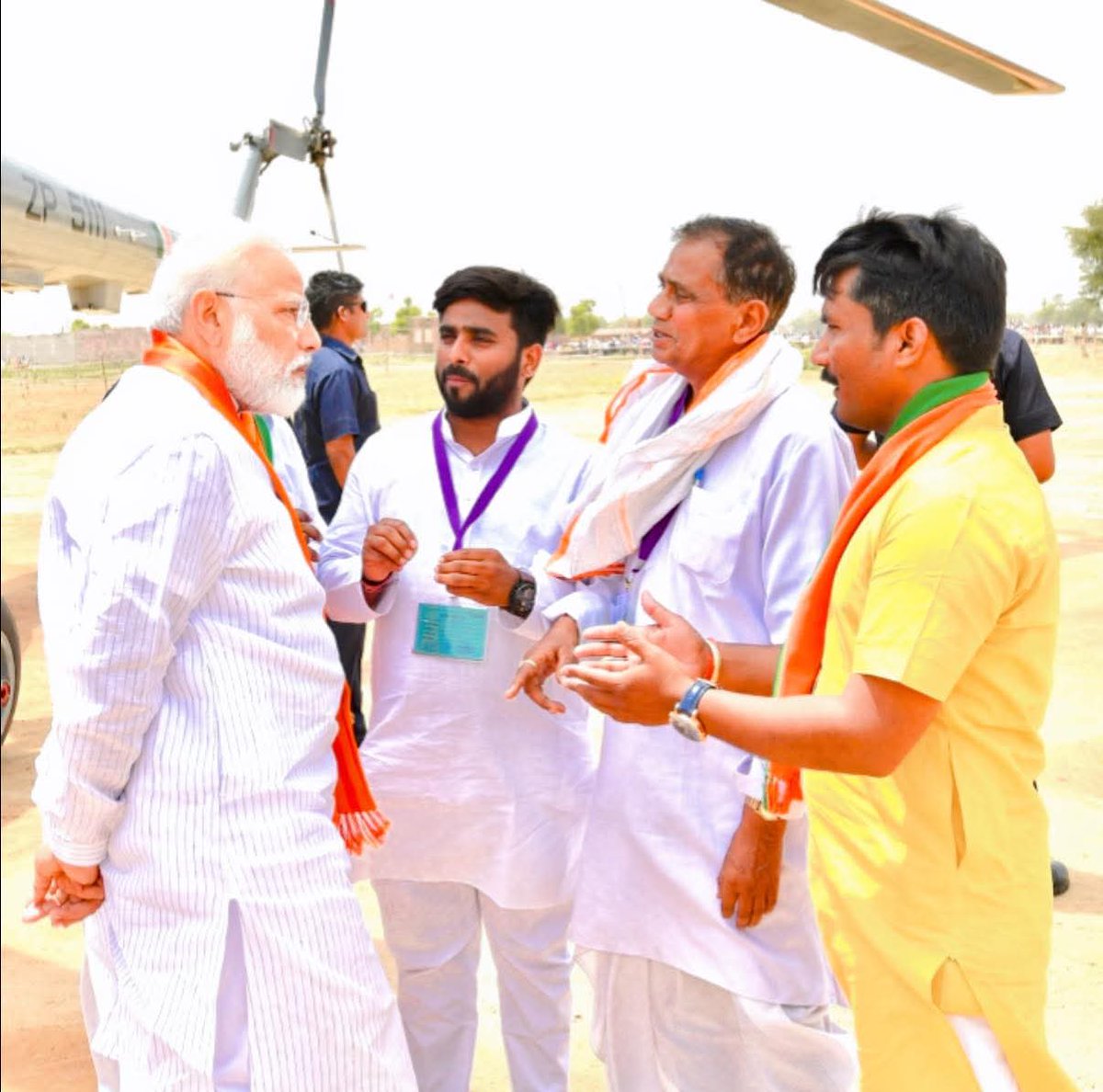 Devdasgupta2000's tweet photo. श्री राजेश गुर्जर जी के जन्मदिन के शुभ अवसर पर हार्दिक मंगलकामनाएँ।
आपका जीवन समाज के लिए प्रेरणा और संगठन के लिए शक्ति का स्रोत बना रहे।श्री राजेश गुर्जर
#HBDRajeshGurjar_BJP
https://t.co/LJbdnGFhEl