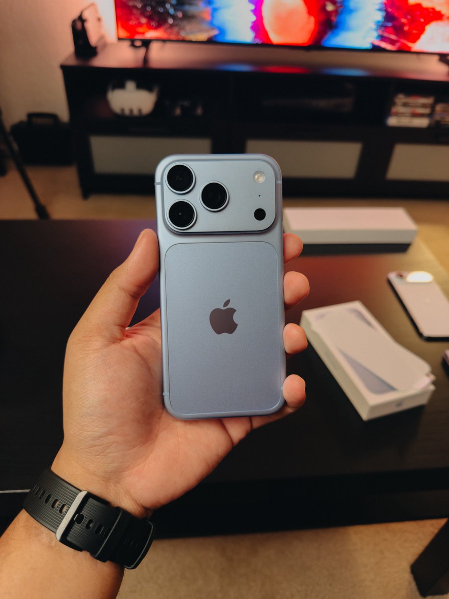 EzTech231's tweet photo. Gonna mess around with Glacier until I get my personal 18 Pro in black (probably) https://t.co/oV48Y4XytH