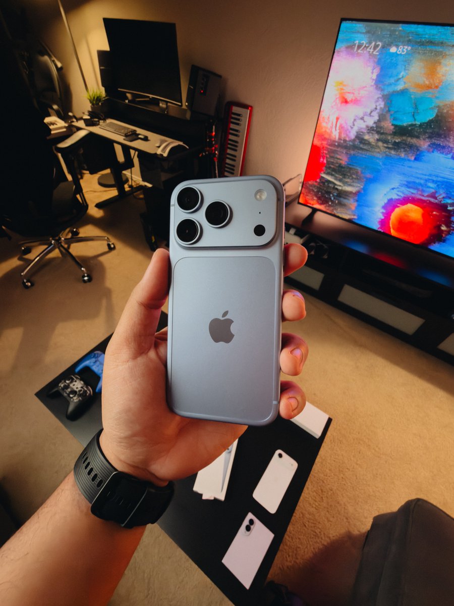 EzTech231's tweet photo. Gonna mess around with Glacier until I get my personal 18 Pro in black (probably) https://t.co/oV48Y4XytH