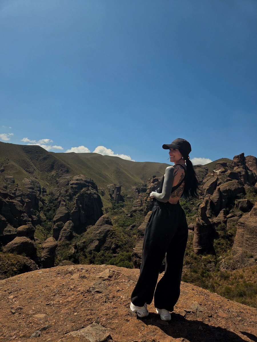 deitytheluluu's tweet photo. Day in the countryside ⛰️ https://t.co/qUXBdnps7R