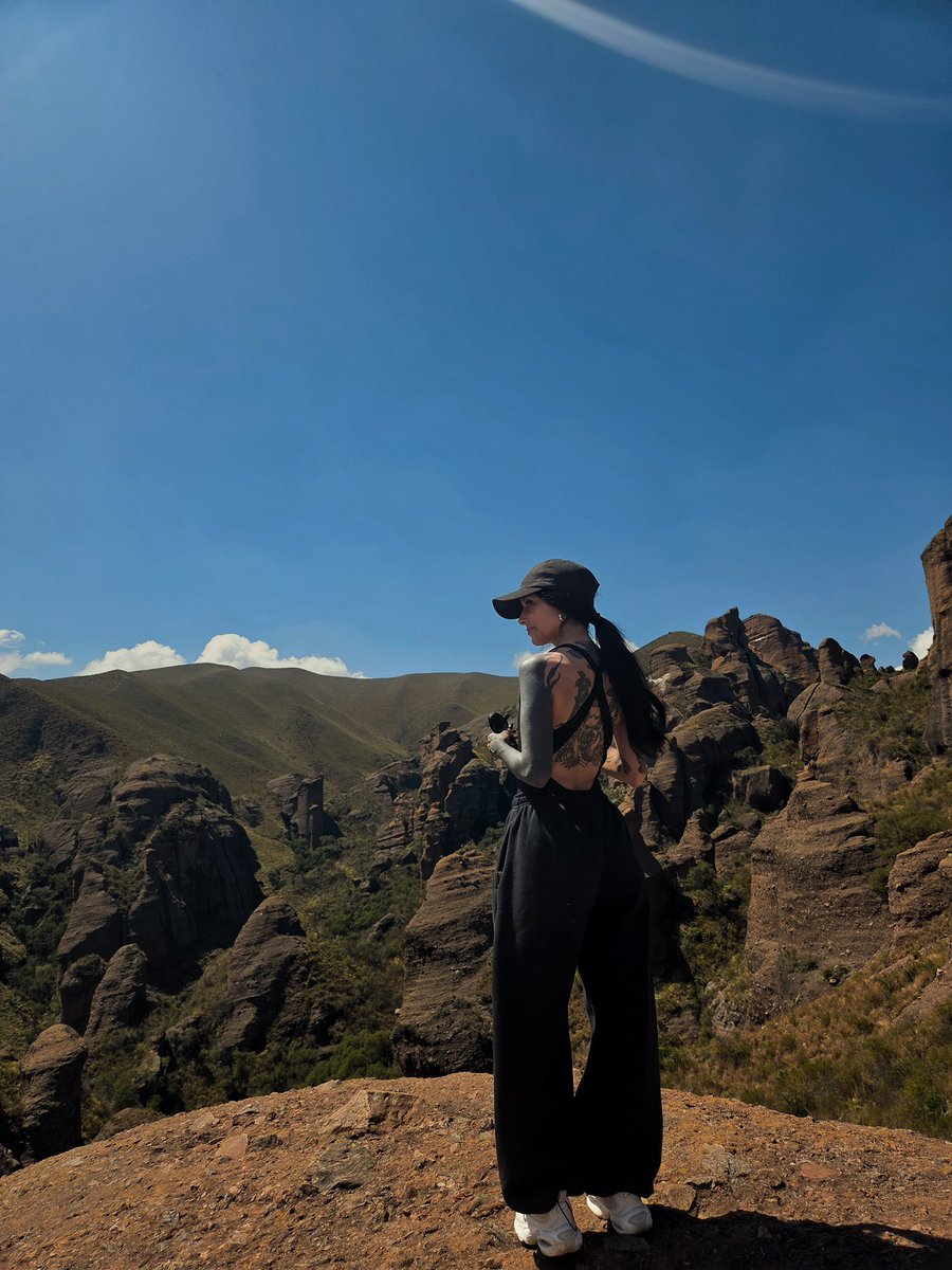 deitytheluluu's tweet photo. Day in the countryside ⛰️ https://t.co/qUXBdnps7R