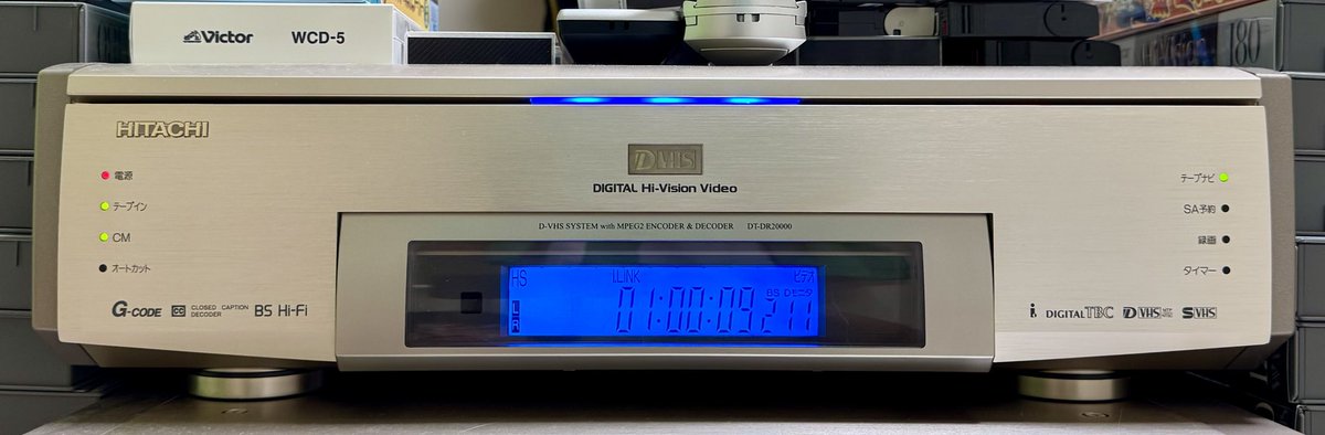 ZVG11hayato2's tweet photo. 来てほしいですなぁ…

画質的には遜色ないクオリティーですし…

BD→1920×1080p60fps 28〜50Mbps VBR可変ビットレート

D-VHS→1920×1080i 28.2Mbps CBR 固定ビットレート

Mbpsは違えど肉眼で見た時の解像度はBlu-rayと全く同じと断言して良いレベル https://t.co/WHzzVK3tW4