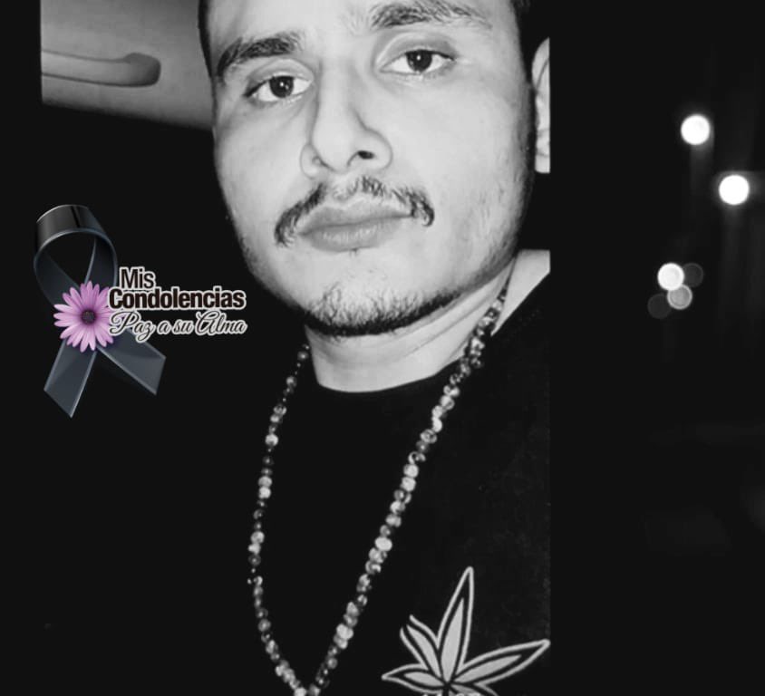 ZonaRoja_Oaxaca's tweet photo. ¡Otra vez Juchitán! 
Ejecutan a un joven en la Primera Sección; le dejan un mensaje en una cartulina. 
Presuntamente estaría involucrado en el tiroteo contra el domicilio del diseñador Elvis Guerra, el pasado viernes. 
Fotos: Cortesía. https://t.co/ECXlypl1iH