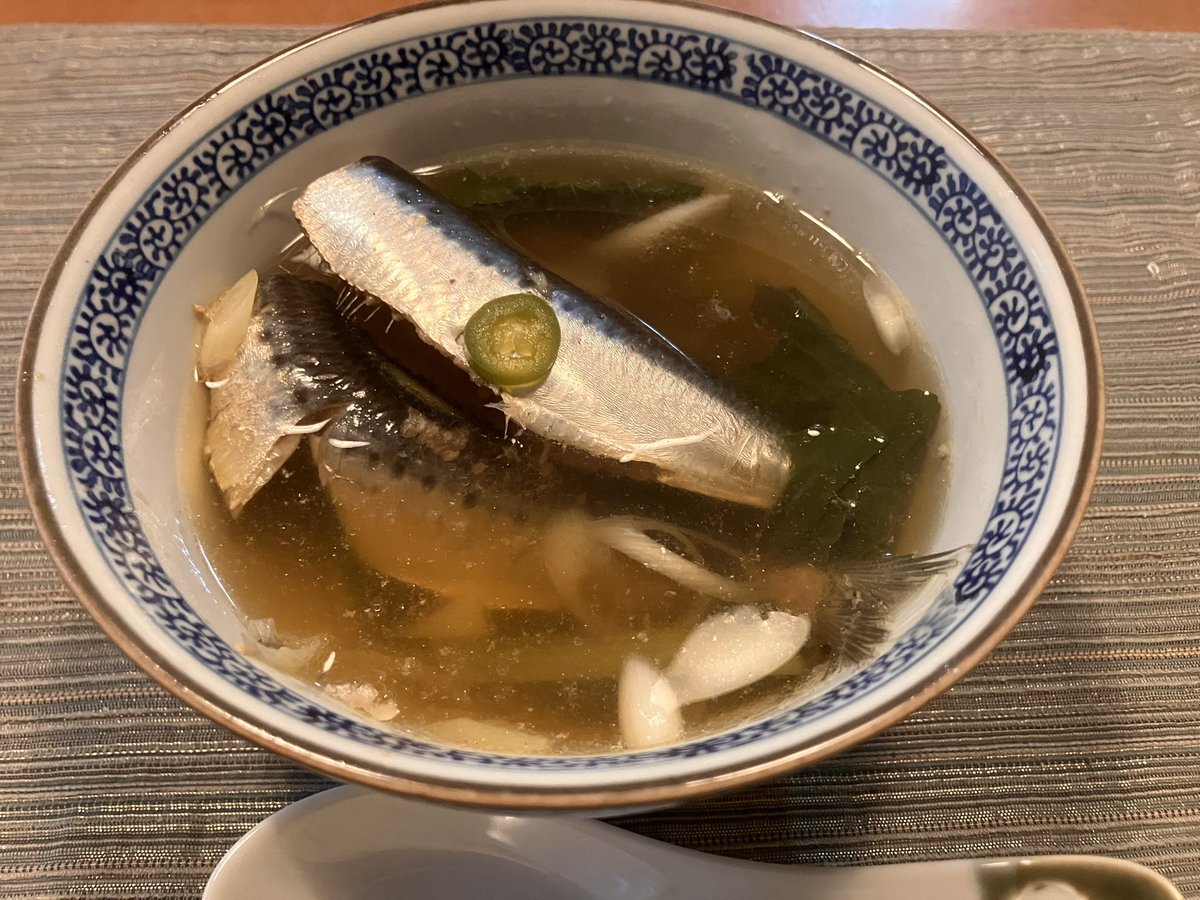 groovinjo's tweet photo. 時間が出来たので、食事もいろいろ楽しめるようになった
朝食:昨日ハムエッグ、今朝はだし巻き卵と、ウインナー
昼食:西友に行ったら、台風で品薄、🐈‍⬛さん用のキハダマグロ刺身、手頃なマイワシがあったので、久しぶりいわし汁を作った、大阪・鶴橋のよあけ食堂の名物 https://t.co/ICzIR9J7SI