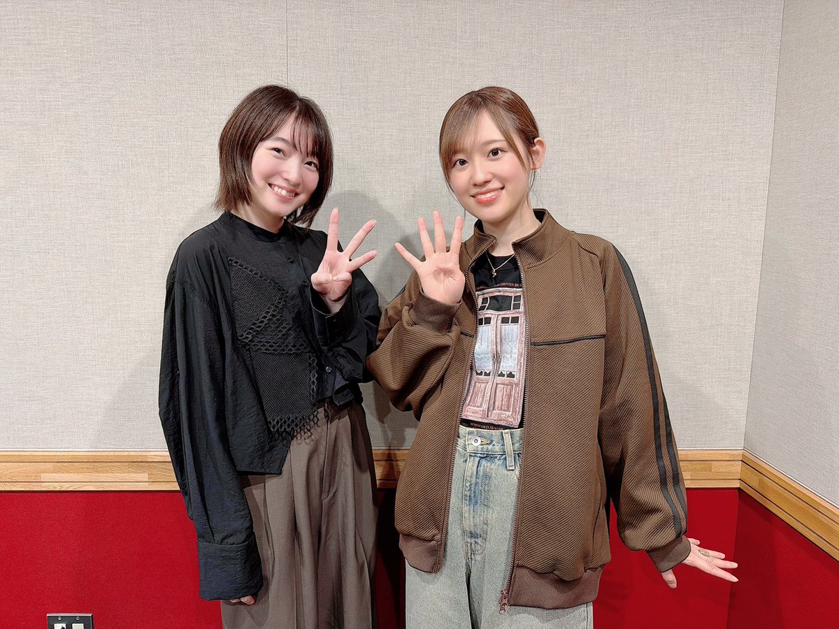 shigohaji's tweet photo. 📢高橋李依 上田麗奈
#しごはじ 237回配信開始です。

10周年企画、ゲストのお知らせがあります🎉
上田さんのニューシングル「揺蕩う」も紹介♪
ぜひお聞きください！

https://t.co/fpyV96SnPC
#音泉 https://t.co/8oVwnSMHtB
