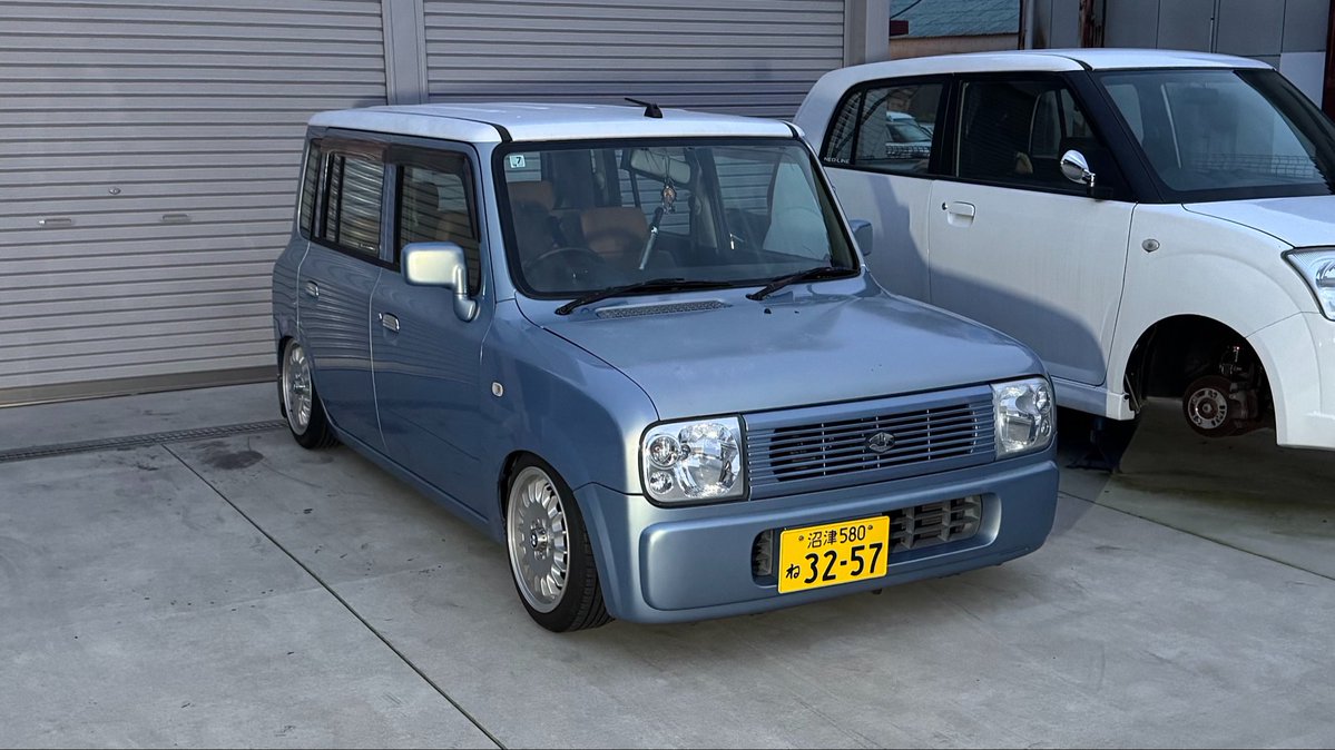NEOLINE_JP's tweet photo. スズキ HE21S ラパン

ATパンヒットからの解放！
エンジンマウント加工による「エンジン上げ」のご依頼でした❗️
かなり低めのラパンで何度もATパンを交換されていたそうですが、今回の加工で最大約3cmアップ👌🏻
これでかなりのクリアランスができたので、今後はもっと車高を落とせそうですね😏✨
溶接・ワンオフ加工のご依頼、随時お待ちしております！