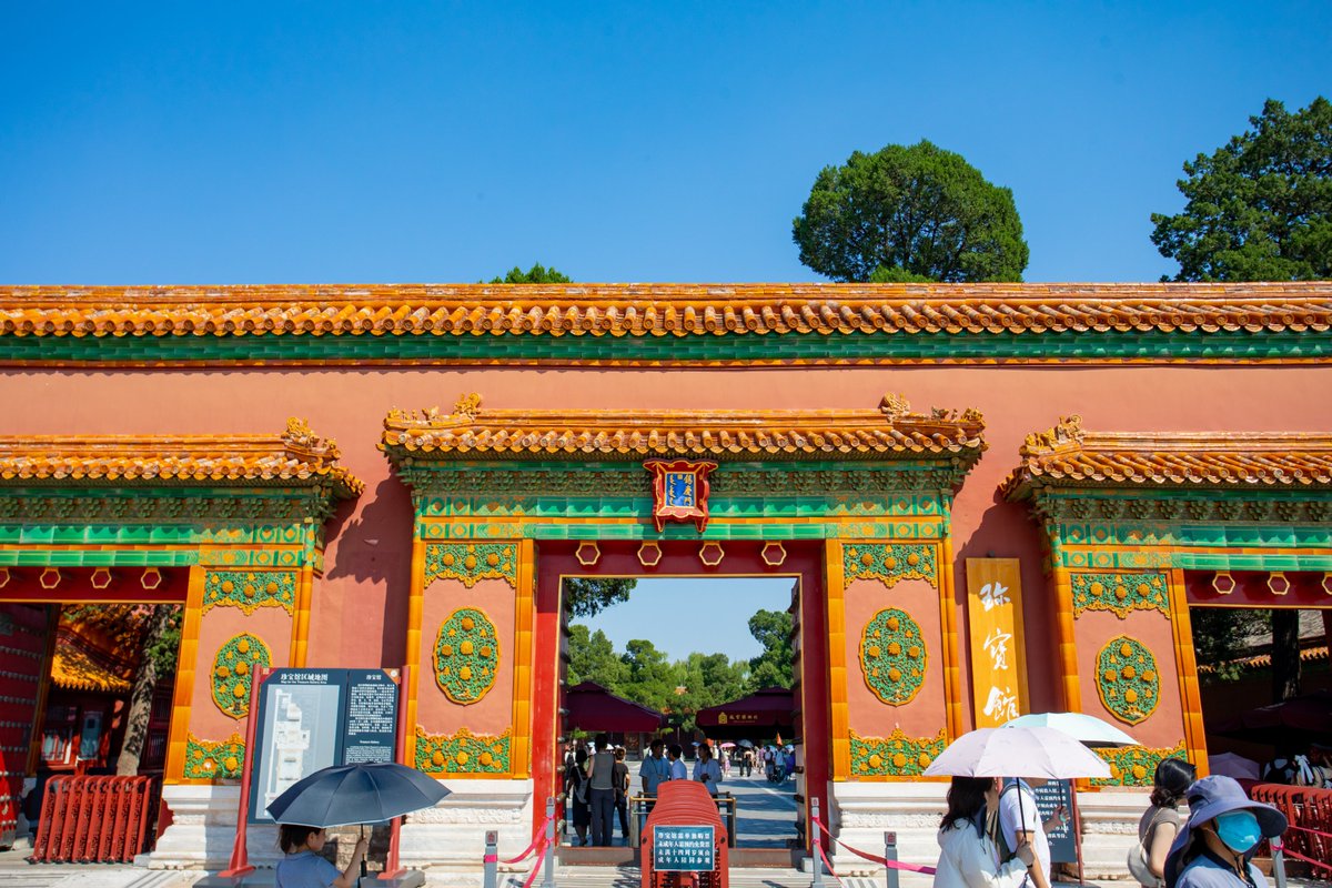 BeijingTourismX's tweet photo. From tiny jade carvings to dazzling gold and jewels, the Treasure Gallery at the Forbidden City is packed with royal treasures. https://t.co/4L6rAvW1Lv