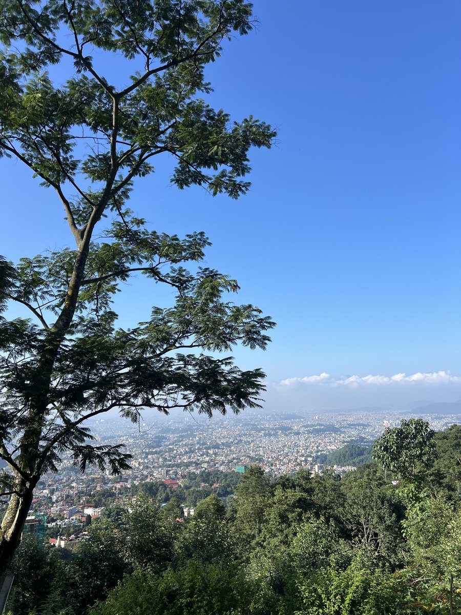 lexlimbu's tweet photo. Uphill run! #Kathmandu https://t.co/8tGKKEcpRj