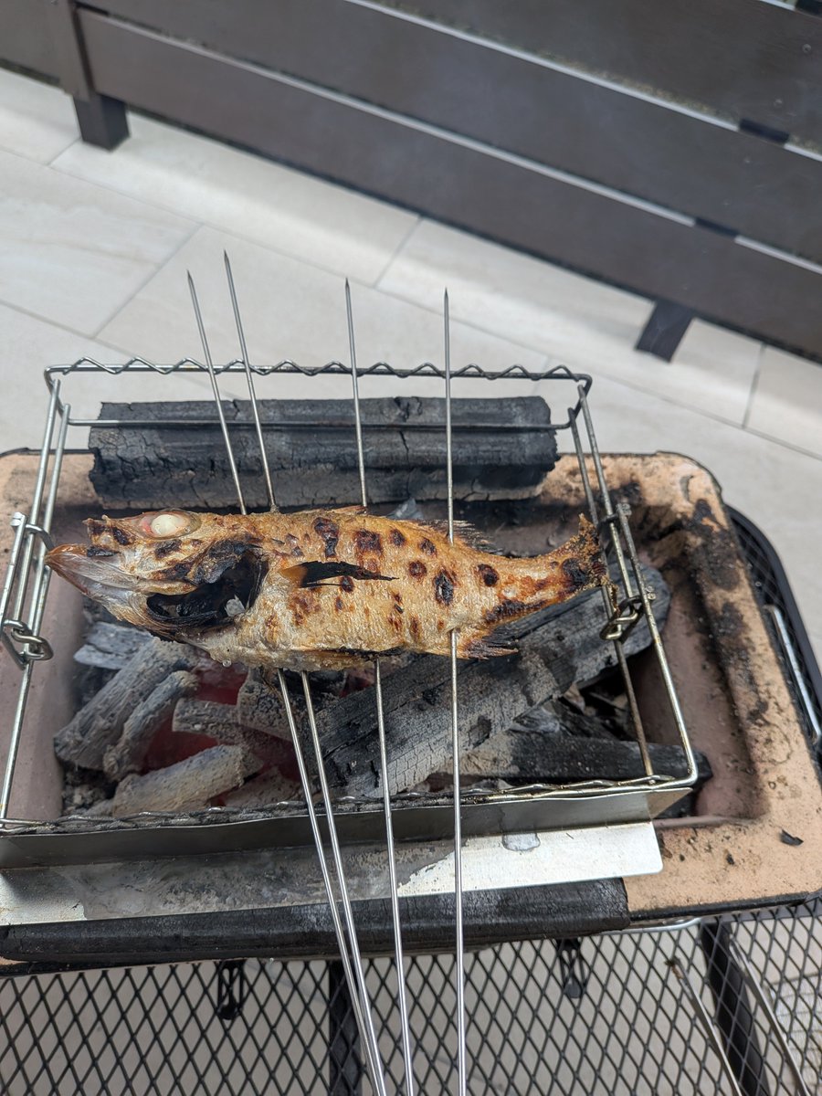 cipherzero2's tweet photo. のどぐろを焼いている https://t.co/mf5RcfvXAD