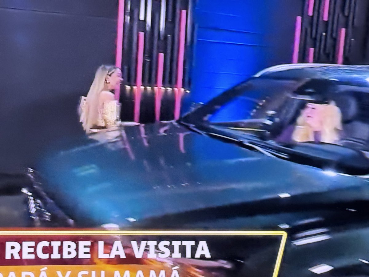 mayers44's tweet photo. Ay señores no querrán llevársela ya , total no esta haciendo nada solo arrastrándose con la flema y el Heces . 
#LaCasaDeLosFamososMéxico 
#LaCasaDeLosFamososMx https://t.co/zfysvRVKBE