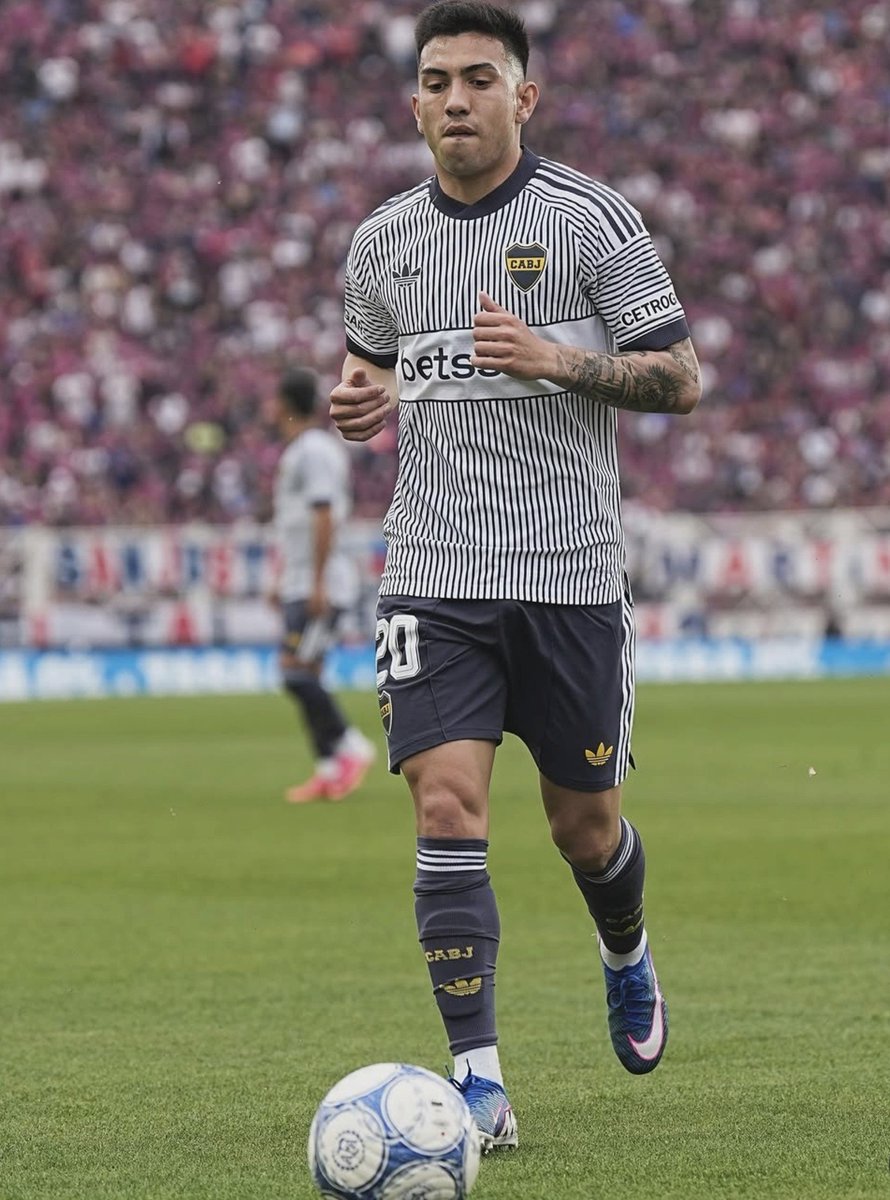 vagoxeneize12's tweet photo. Qué les pareció el rendimiento de Velasco? https://t.co/GT31NkM8k9