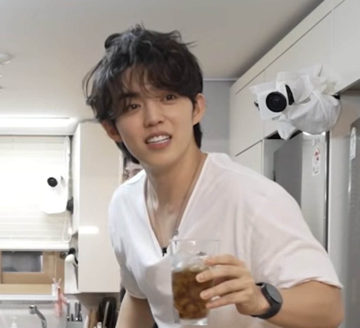 young_feel1717's tweet photo. he looks so baby here omg https://t.co/7l87lZTvIL