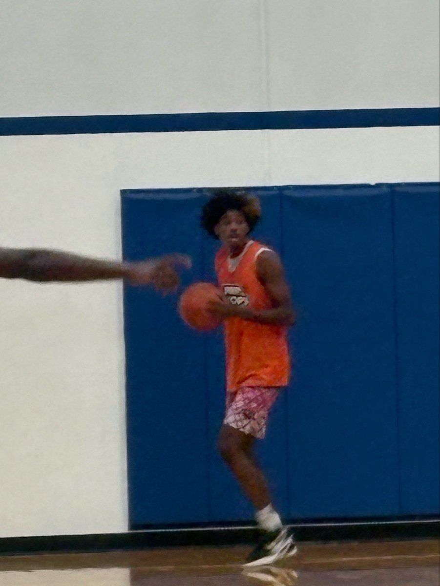recruitszone's tweet photo. 2028 prospect Don Bowling III of Anderson (IN) has such a high ceiling. Fluid movements, quality motor, quick to the rack off the dribble, & ferocious finisher at the rim. 

Oozes with athleticism, played above the rim a lot today. 

Already has an offer from Dillard (NAIA), but surely will see his recruitment continue to rise in the near future.