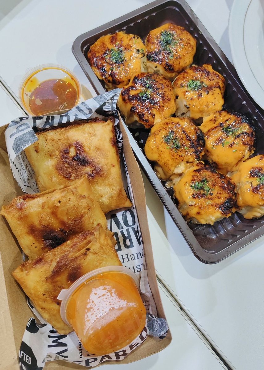 hopefulhob's tweet photo. cuma boleh pilih satu, kalian mau ambil dimsum keju atau dimsum mentai? 🥟 https://t.co/RPSIxtq2nG