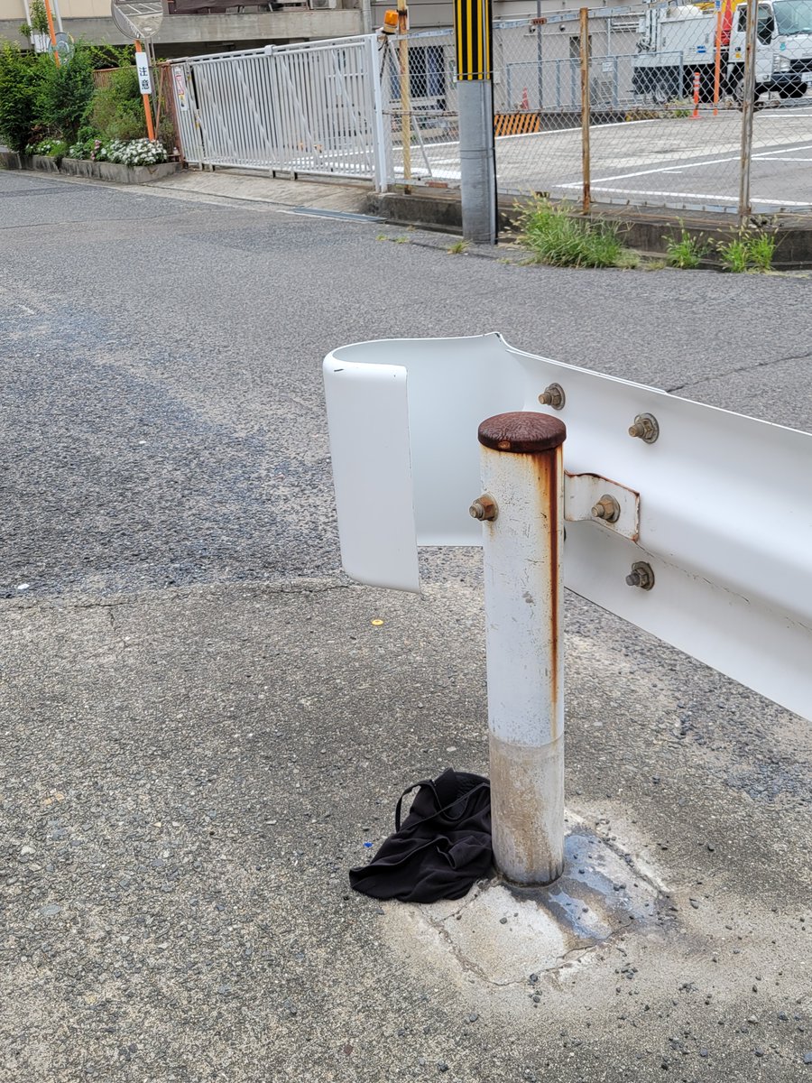 dmccall777's tweet photo. 岸和田の人ってだんじり祭り終わったらこんな隠れるとこないとこでするんだ・・・😚 

#大阪 #ギャル https://t.co/bGnel1kpEy