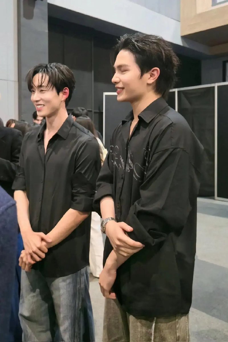 iamyourja's tweet photo. สิ่งมหัศจรรย์ของโลกอันดับ 8: 

เมื่อน้องเอสยืนข้างวิลเลี่ยม https://t.co/OCv3SuzMcS