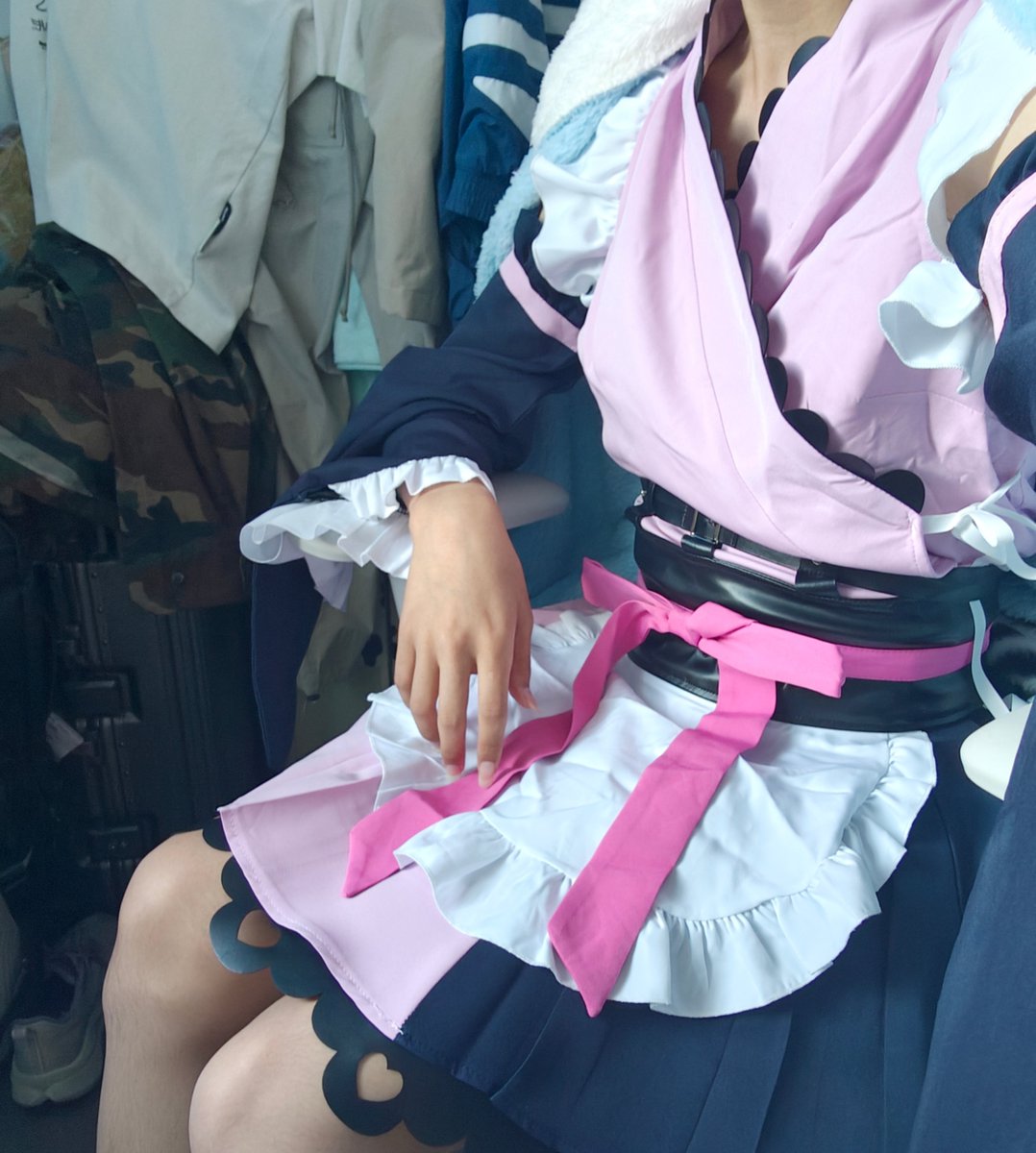 Luoyirs's tweet photo. 第一次在宿舍试穿裙子，不好看请轻喷喵 https://t.co/K399snOu3L