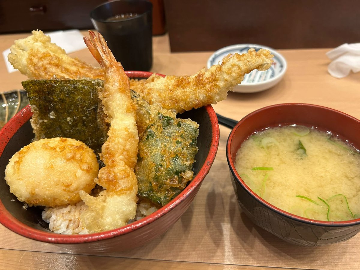 ancocotada3's tweet photo. こんにちは！！
今日は、朝・昼兼用　ランチ天丼です^^
お昼からもお仕事だーー！ https://t.co/BjBZ7qBHLo