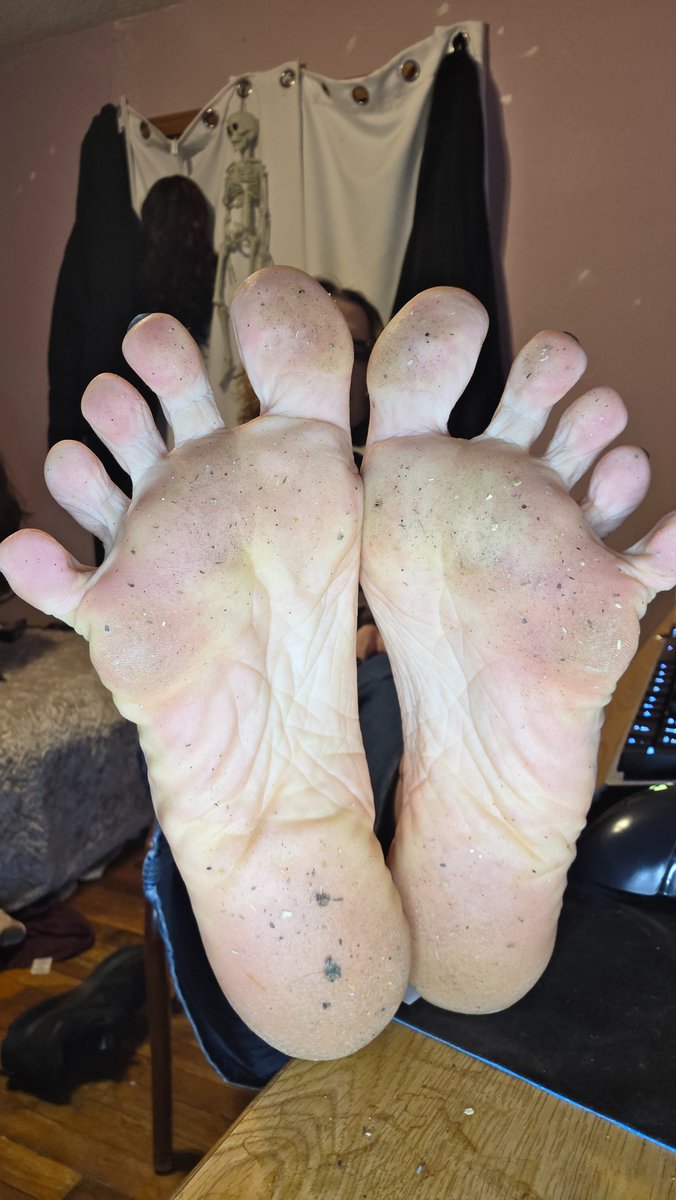 dimplessama's tweet photo. I really need a foot slave

#feet #soles #toes https://t.co/064Zod8iPE