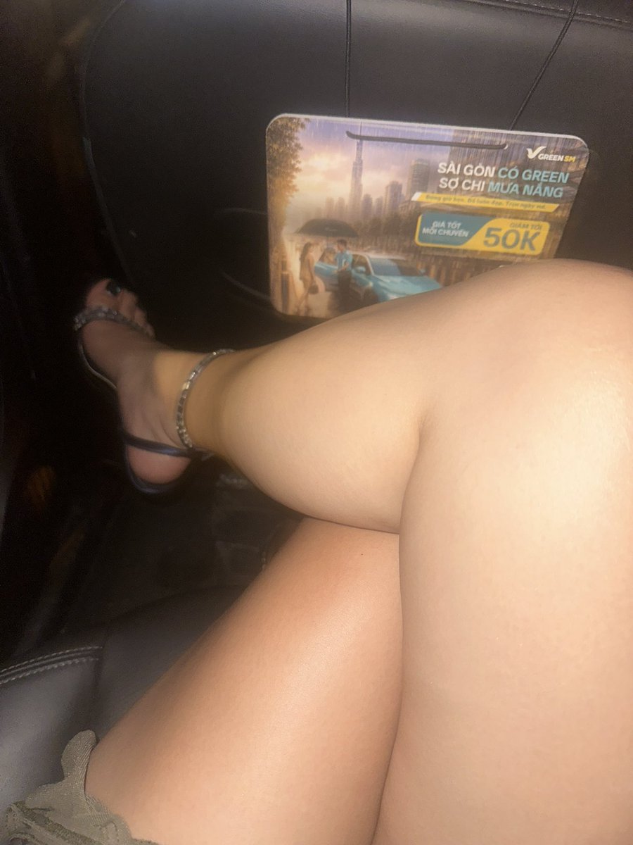 JoyWang2908's tweet photo. Who wanna touch my legs and feet? https://t.co/K2aq6Kg1M9