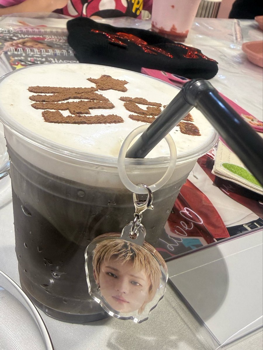 sumin0969's tweet photo. ようやく来れた〜☺️
1日遅れちゃったけどジュニョクお誕生日おめでとう🎈動画も流してくれてうれしい☺️
#ALWAYS_TOGETHER_JUNHYEOK_HBD https://t.co/pU9vMzAXOL