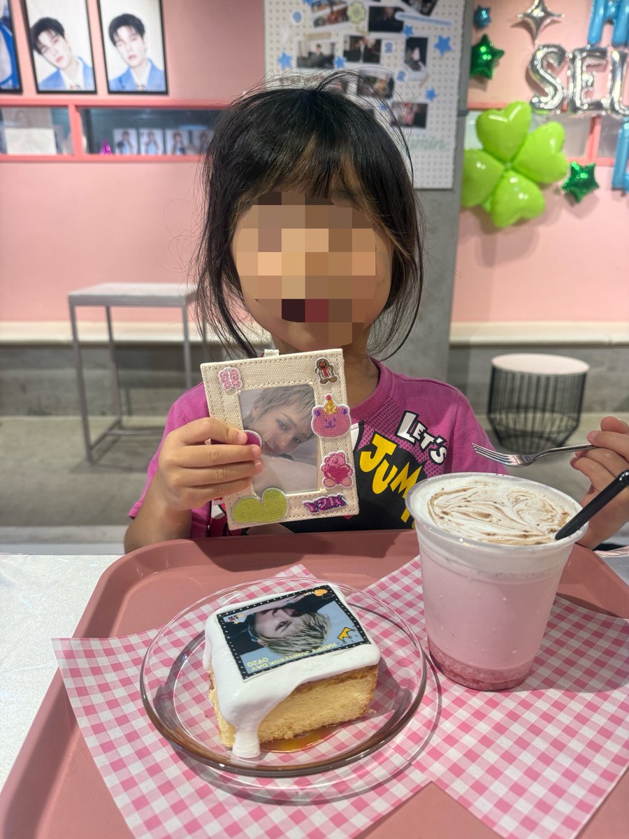sumin0969's tweet photo. ようやく来れた〜☺️
1日遅れちゃったけどジュニョクお誕生日おめでとう🎈動画も流してくれてうれしい☺️
#ALWAYS_TOGETHER_JUNHYEOK_HBD https://t.co/pU9vMzAXOL