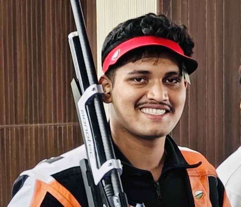 BholenathMahant's tweet photo. एशियन गेम्स 2026 में भारत ने लगातार तीसरा रजत पदक अपने नाम किया है। पुरुषों की 10 मीटर एयर राइफल टीम स्पर्धा में शानदार प्रदर्शन करते हुए रुद्रांक्ष पाटिल, हिमांशु ढिल्लों और पार्थ माने को इस शानदार उपलब्धि के लिए हार्दिक बधाई एवं शुभकामनाएं। 🇮🇳
#Shooting #AsianGame2026 https://t.co/64CKg416mY