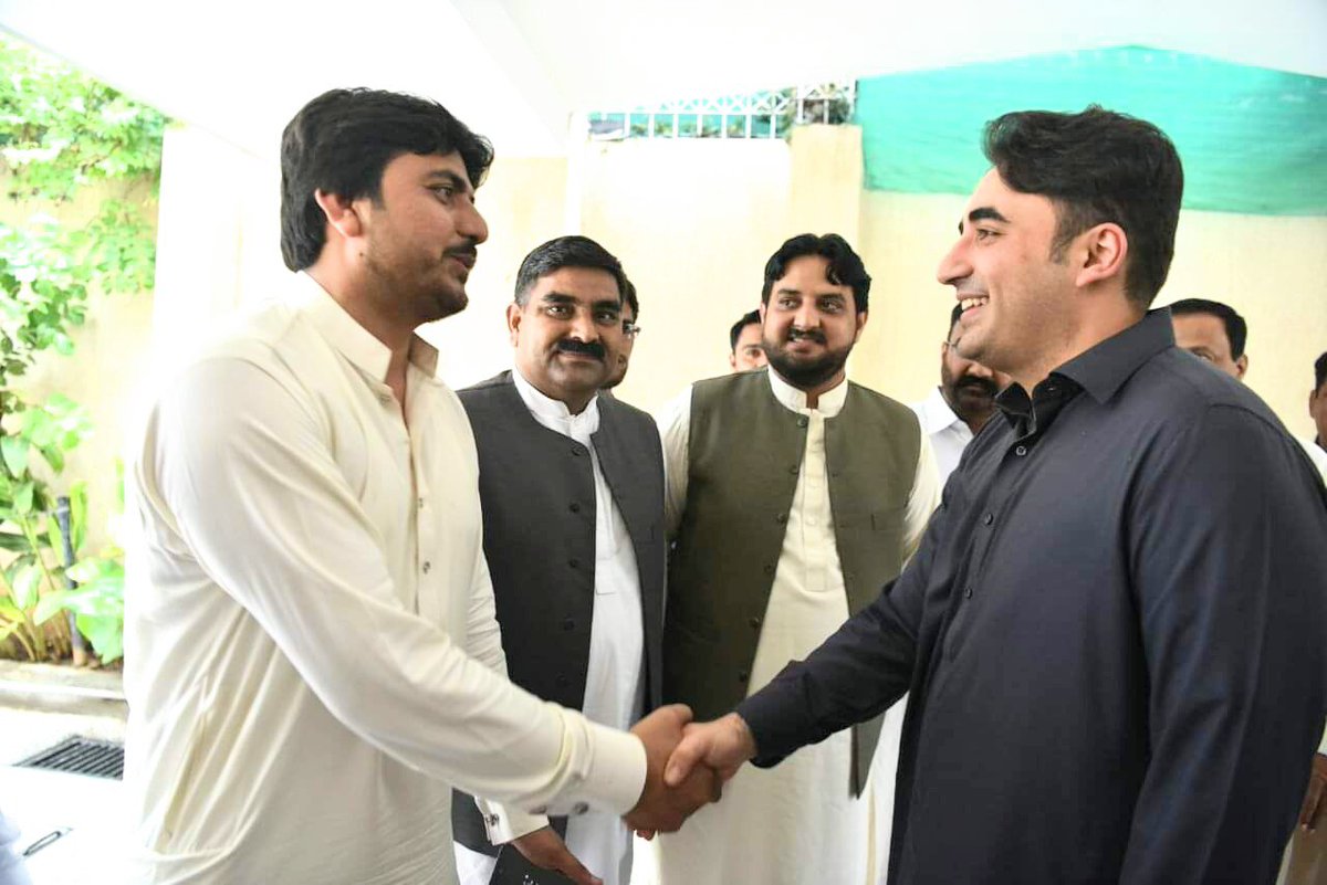 Syed_HassanSha's tweet photo. سالگرہ مبارک چی��رمین صاحب سدا خوش رہیں سلامت رہیں آمین 
Wishing a Very Happy Birthday 🎂🎂🎈🎉 to My Leader Chairman PPP Bilawal Bhutto Zardari shb🩷🌹🩷🌹
#HappyBirthdayBilawalBhuttoZardari
#HappyBirthdayBBZ
@BBhuttoZardari @AseefaBZ @PPPDigitalGlob_ @PPPPunjabOffice https://t.co/1yc8fpRiNK
