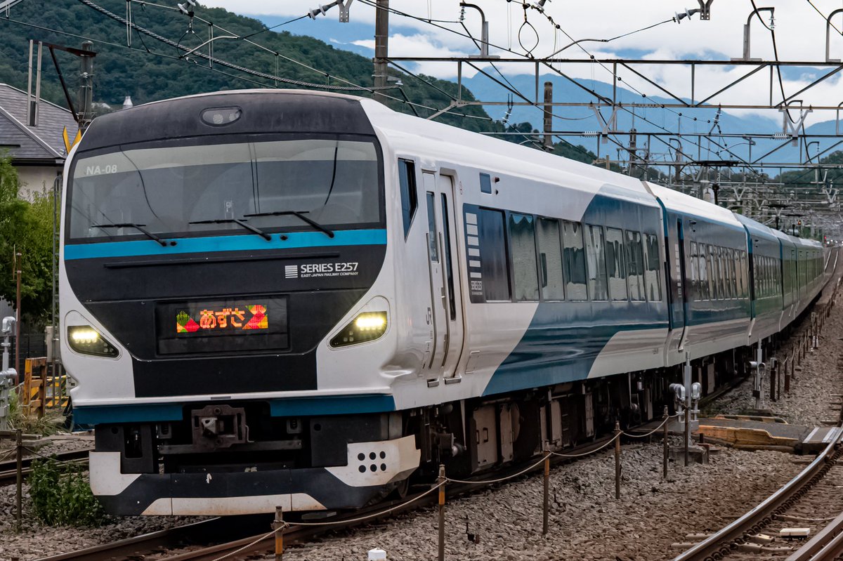 Kamisuwa_CO57's tweet photo. 9/19
E257系2000番台NA-08編成　9093M 臨時特急あずさ93号 松本行

ようやく信玄公のお膝元で「青いあずさ」を撮れて嬉しみ(後ろは無表示だったけど) https://t.co/1Tx0Ciedd6