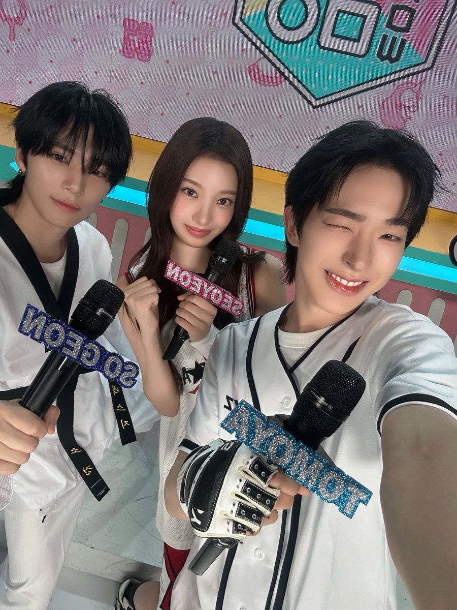 MBCMusicCore's tweet photo. [속보] 팀 음중, 베스트 팀워크로 금메달 획득🏅
[현장취재] 선수단, 금빛 메달 목에 걸고 환한 미소💕

#토모야 #TOMOYA #소건 #SOGEON #NEXZ
#서연 #SEOYEON #TUIDE https://t.co/h9xus9nrSY