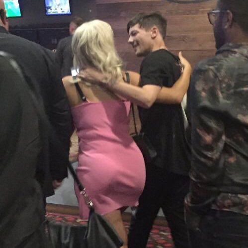 aleestyles91's tweet photo. they were literally just a girl and his gay bestie hanging out together https://t.co/qu3SWlJ23R
