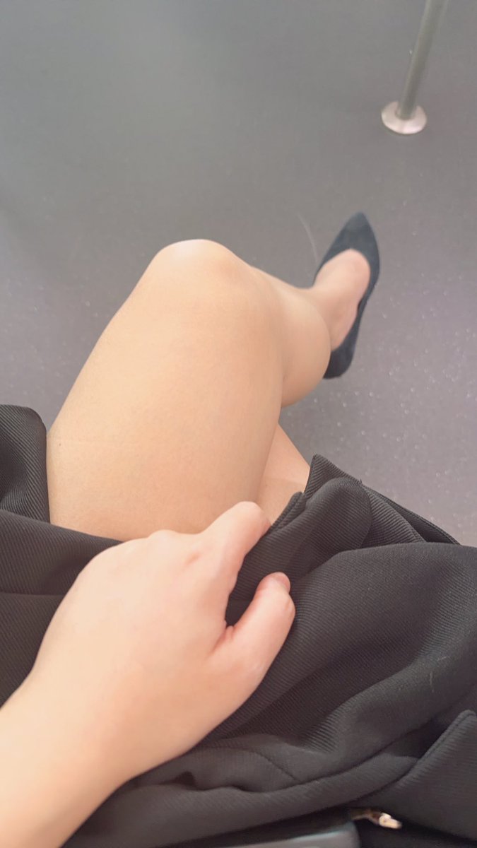 intjjehjeh's tweet photo. 藍色鞋都係唔係幾靚🤔 高踭鞋都係3吋先有feel…
#hkgirl #hkOL #港女 #高踭鞋 #長腿 #腿控 #footfetısh https://t.co/q1IwVhOtSC