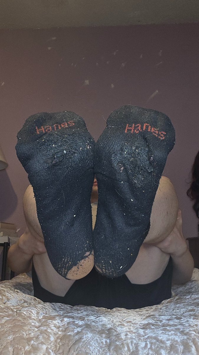 dimplessama's tweet photo. Who wants to clean my dirty soles?

#feet #toes #feet #socks https://t.co/MFpmuIbXdy