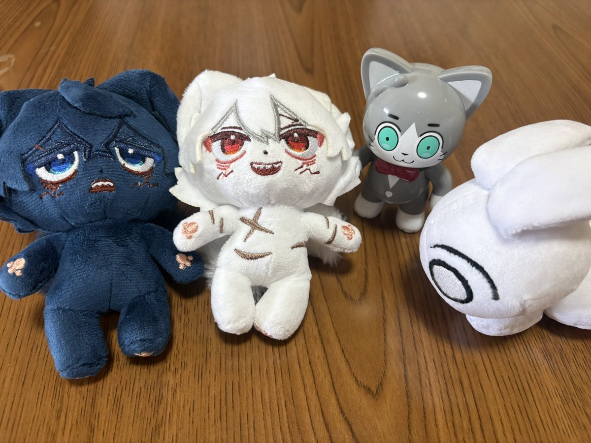 Puku_Choco's tweet photo. けもケットの戦利品&amp;いただいた差し入れ達‼️‼️
𝓼𝓸 𝓬𝓾𝓽𝓮な立体ちゃん達もお迎えできて𝓈ℴ 𝒽𝒶𝓅𝓅𝓎……………🫶🫶🫶🤍🖤🐱(ﾑｯﾆを添えて) https://t.co/HO1gYfrZla