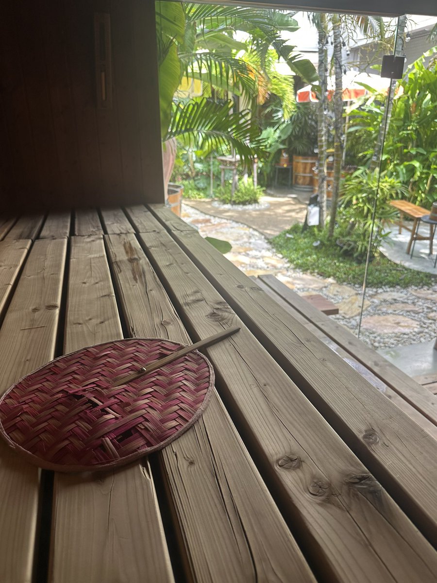 O8G_3's tweet photo. ICE HOUSE The Original
 - Ice Bath and Sauna

バンコク旅行の1番のお楽しみ✨
アイスバスサウナにやってきました

のんびりとした空間、湿度バッチリのサウナ、そして氷風呂の水温は1℃以下❗️

ああきてよかった✨ https://t.co/nkh5psGIcn