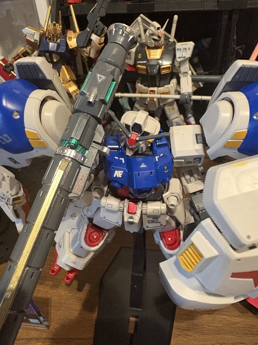 D71019193's tweet photo. @nini22mo メッキシルバーよく使います！バーニアとか武器が多いです！この百式はイエローゴールドのマーカーで塗りました。 https://t.co/3ogxZLga5N