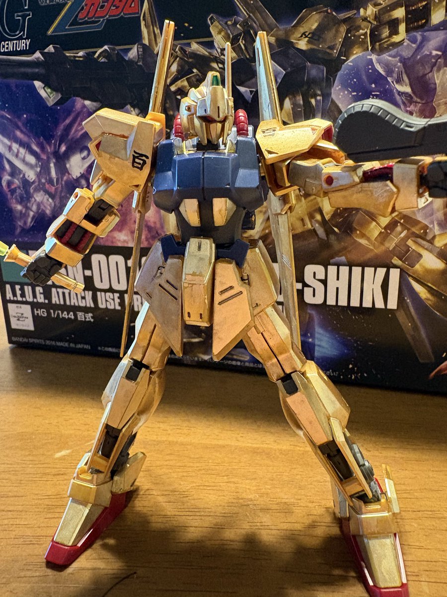 D71019193's tweet photo. @nini22mo メッキシルバーよく使います！バーニアとか武器が多いです！この百式はイエローゴールドのマーカーで塗りました。 https://t.co/3ogxZLga5N