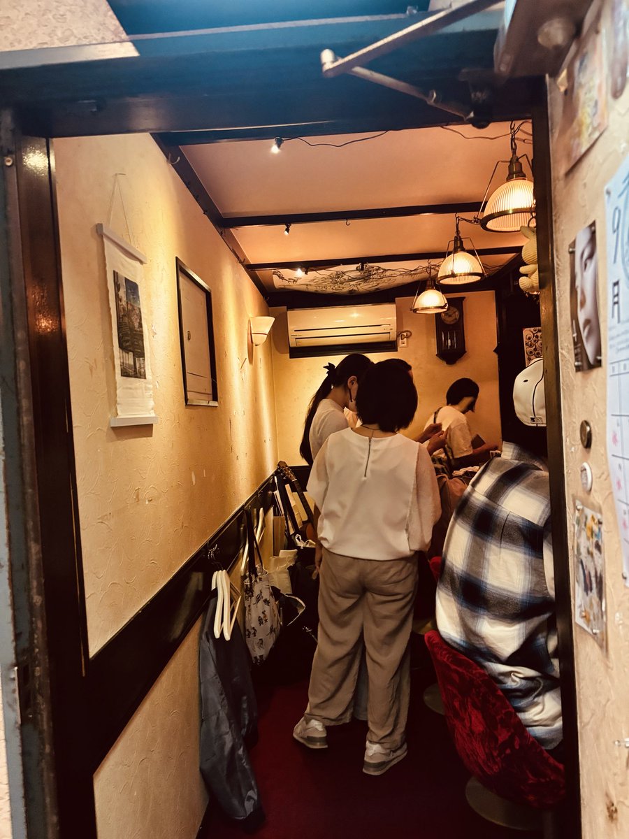 BAR59961299's tweet photo. 始まってます

＊9/21祝(月)12時Open
☔︎休23(水)27(日)

bar雨
新宿区歌舞伎町2-23-7
17-24pm   
#新宿BAR  #新宿バー #創作カクテル #ギャラリーバー #夕方から飲めるバー #写真展 #絵本 #喫茶店プリン #おむすび #緑茶割り #珈琲 #カレー #埴輪 #cocoru #ビリヤニ https://t.co/jA9V0lnWUv
