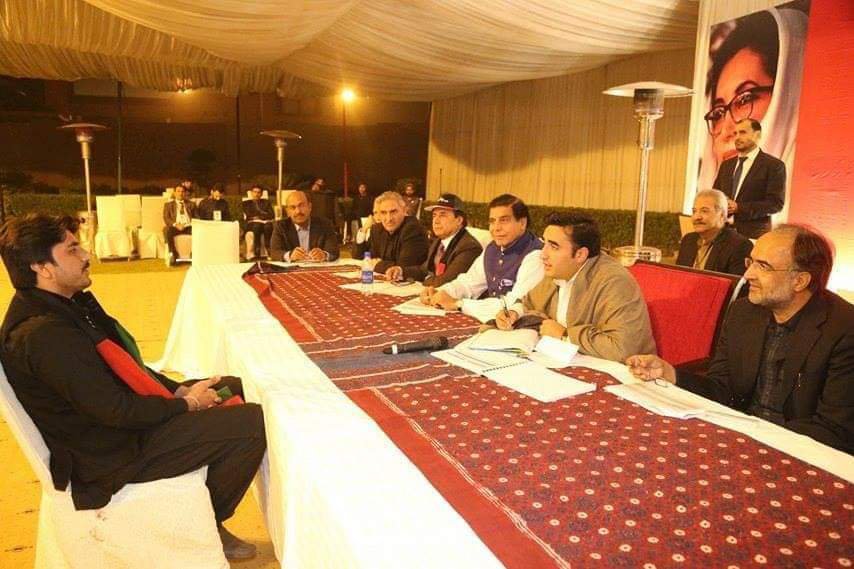 Syed_HassanSha's tweet photo. سالگرہ مبارک چی��رمین صاحب سدا خوش رہیں سلامت رہیں آمین 
Wishing a Very Happy Birthday 🎂🎂🎈🎉 to My Leader Chairman PPP Bilawal Bhutto Zardari shb🩷🌹🩷🌹
#HappyBirthdayBilawalBhuttoZardari
#HappyBirthdayBBZ
@BBhuttoZardari @AseefaBZ @PPPDigitalGlob_ @PPPPunjabOffice https://t.co/1yc8fpRiNK