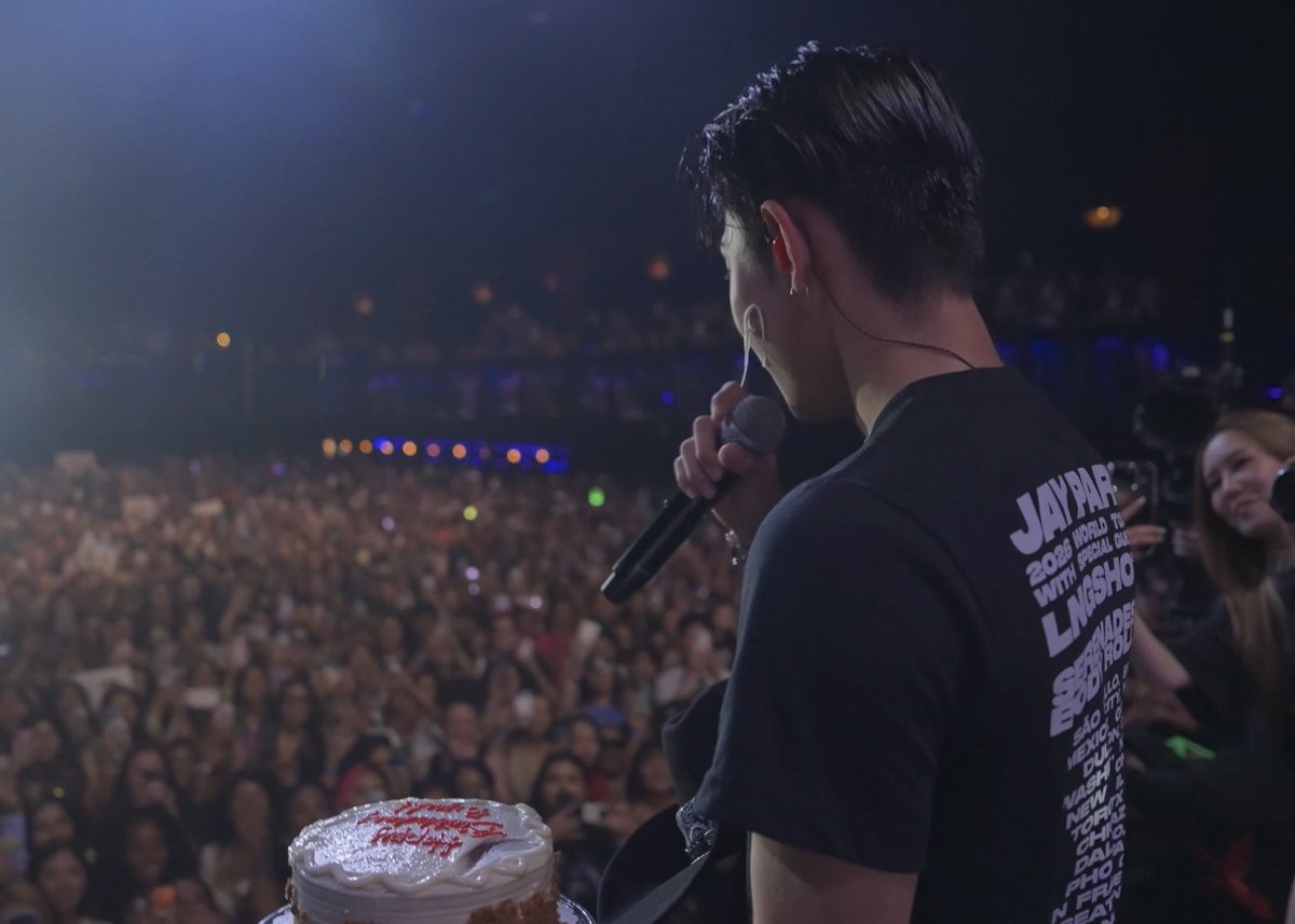 terjemahinRYUL's tweet photo. 류리🎂🎉 https://t.co/eaG7nHlggr